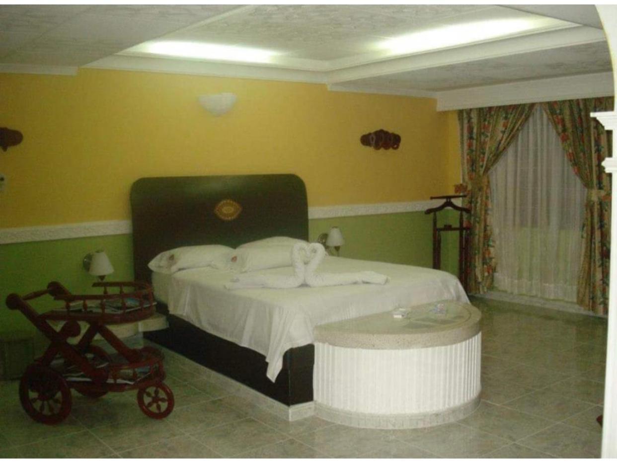 Aparta Hotel Plenitud ปัลมีรา ภายนอก รูปภาพ